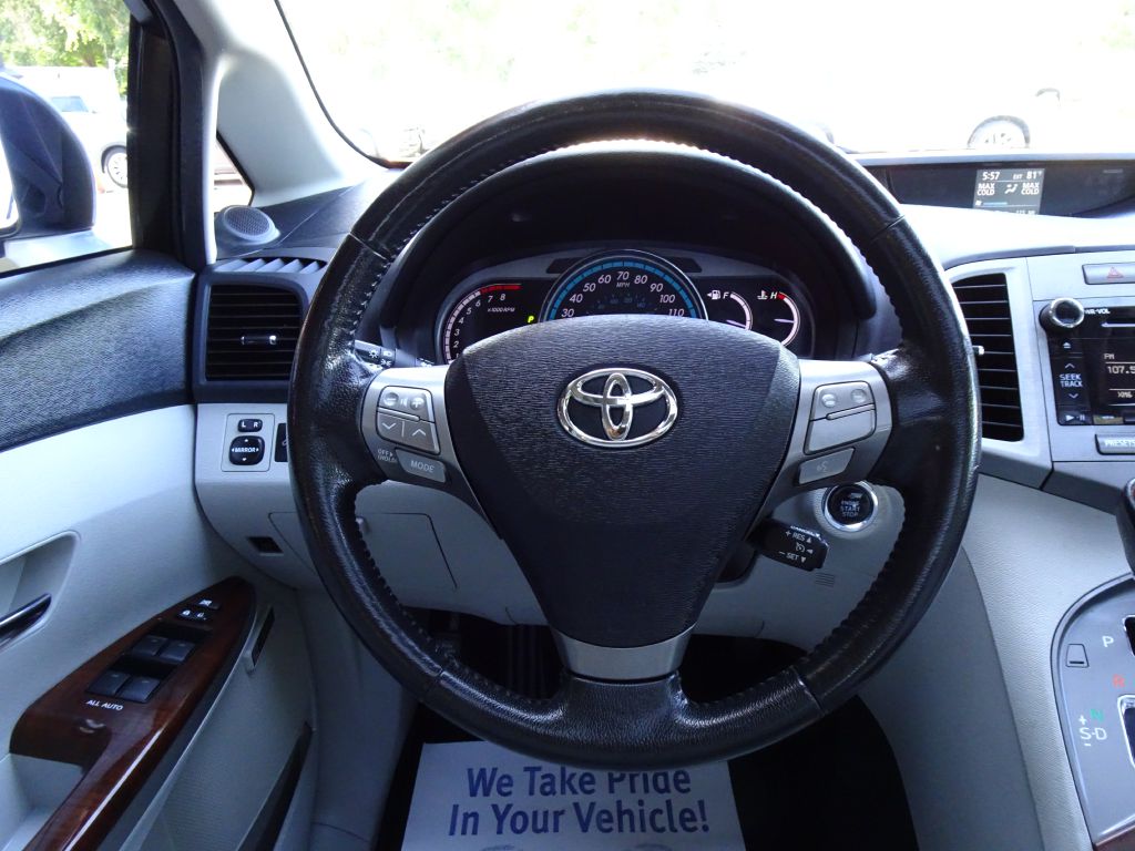 Photo 22 of this TOYOTA VENZA