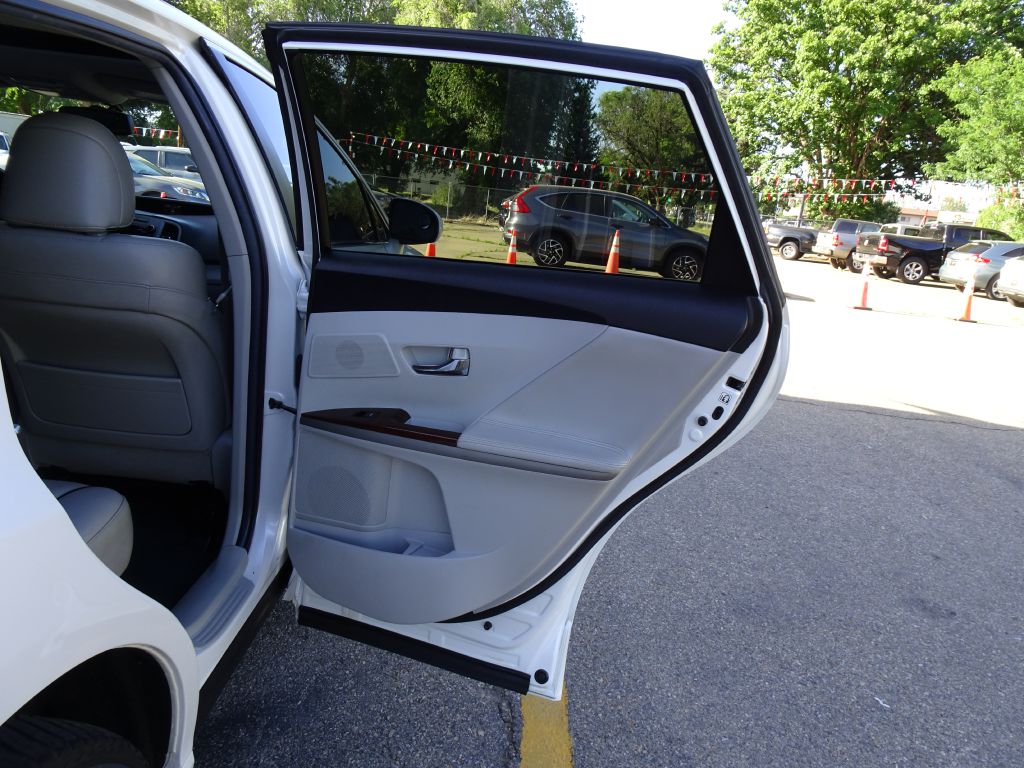 Photo 38 of this TOYOTA VENZA