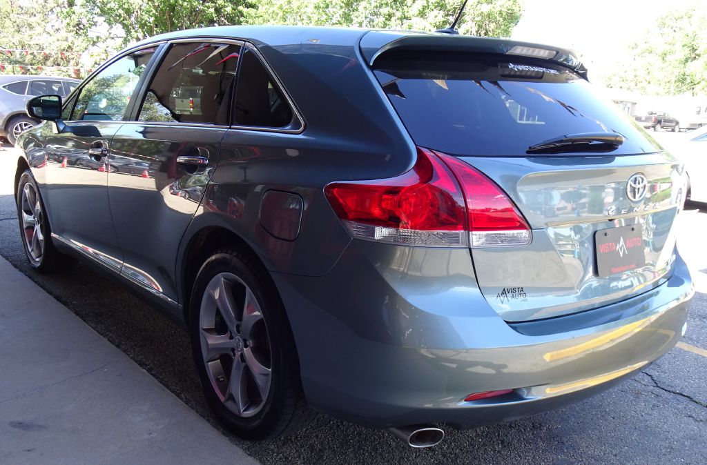 Photo 12 of this TOYOTA VENZA