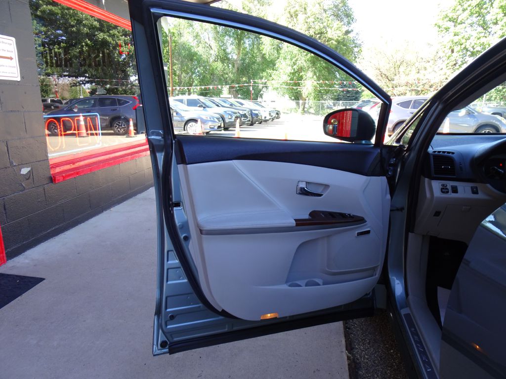 Photo 18 of this TOYOTA VENZA
