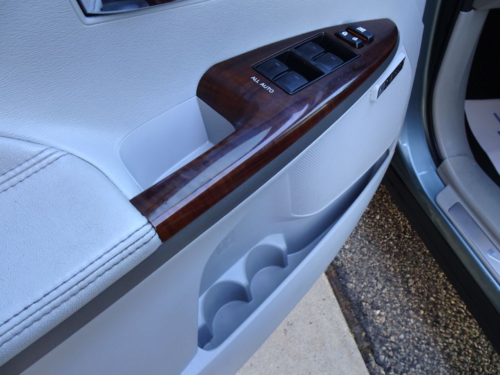 Photo 19 of this TOYOTA VENZA