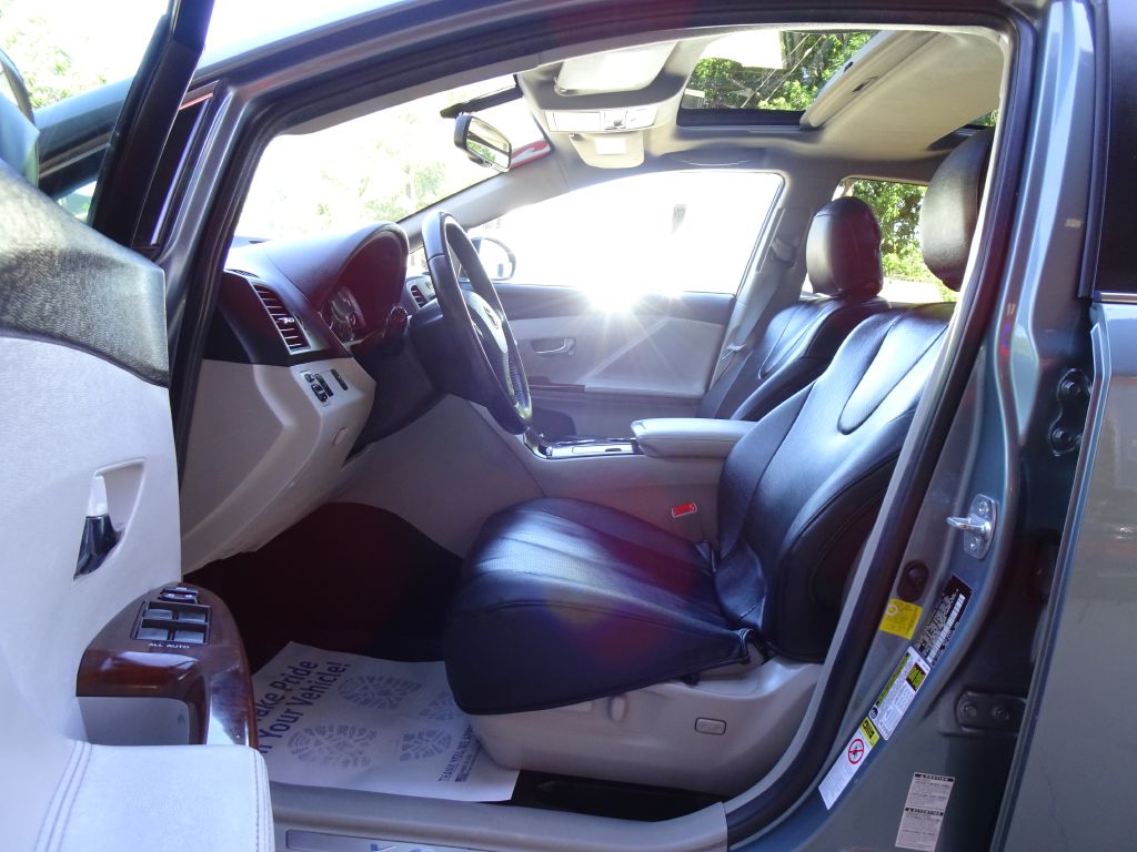 Photo 21 of this TOYOTA VENZA