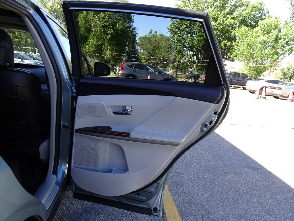 Photo 37 of this TOYOTA VENZA
