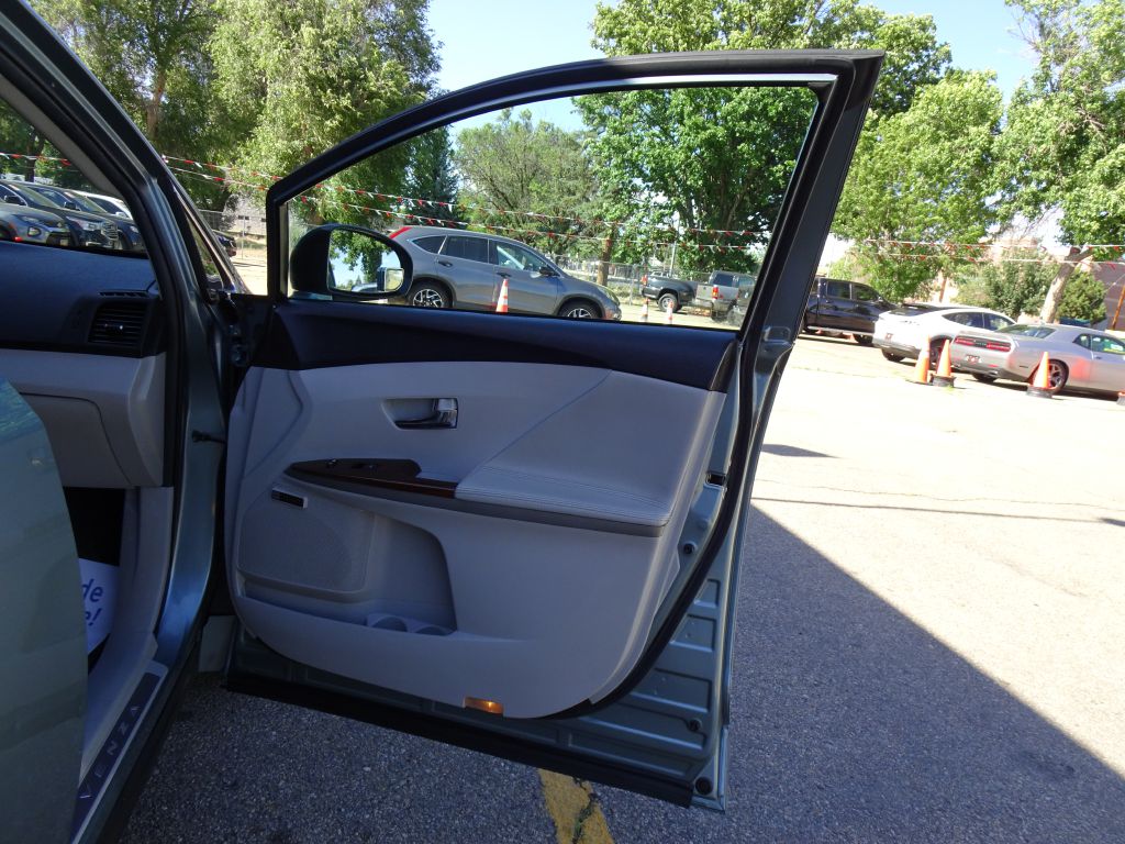 Photo 40 of this TOYOTA VENZA