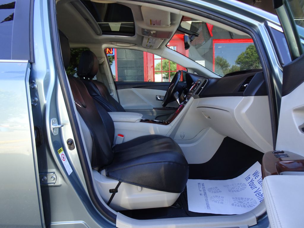 Photo 42 of this TOYOTA VENZA