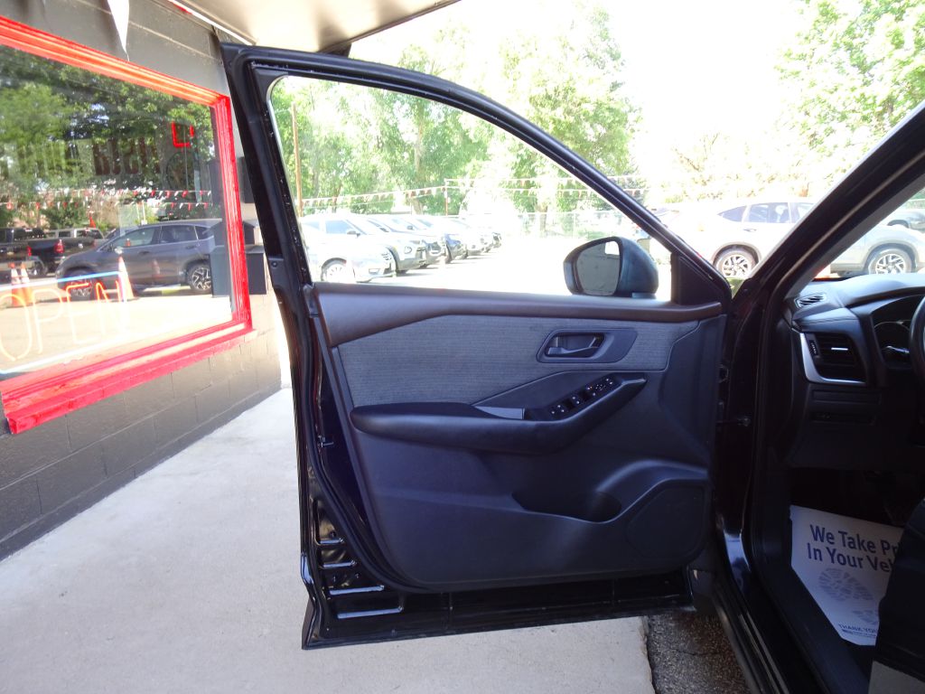 Photo 18 of this NISSAN ROGUE
