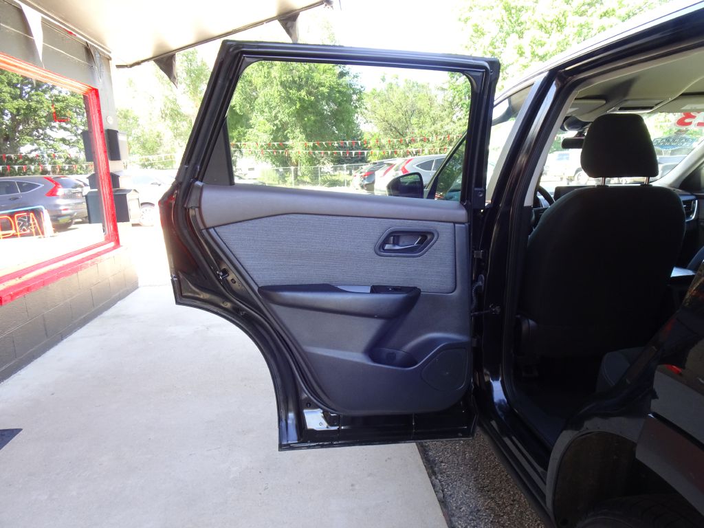 Photo 27 of this NISSAN ROGUE