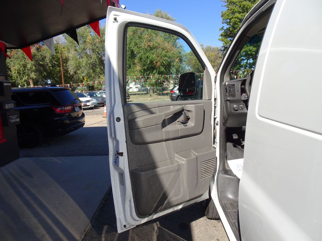 Photo 18 of this CHEVROLET EXPRESS G2500