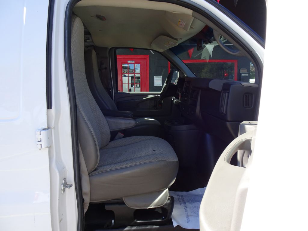 Photo 32 of this CHEVROLET EXPRESS G2500