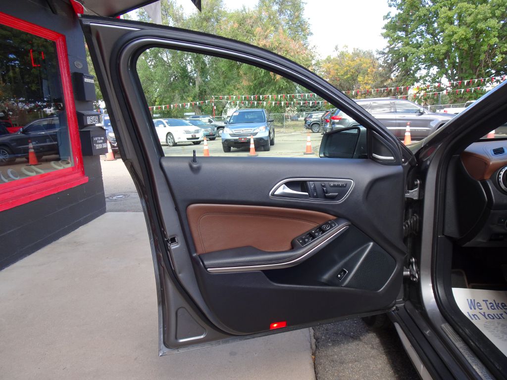 Photo 18 of this MERCEDES-BENZ GLA