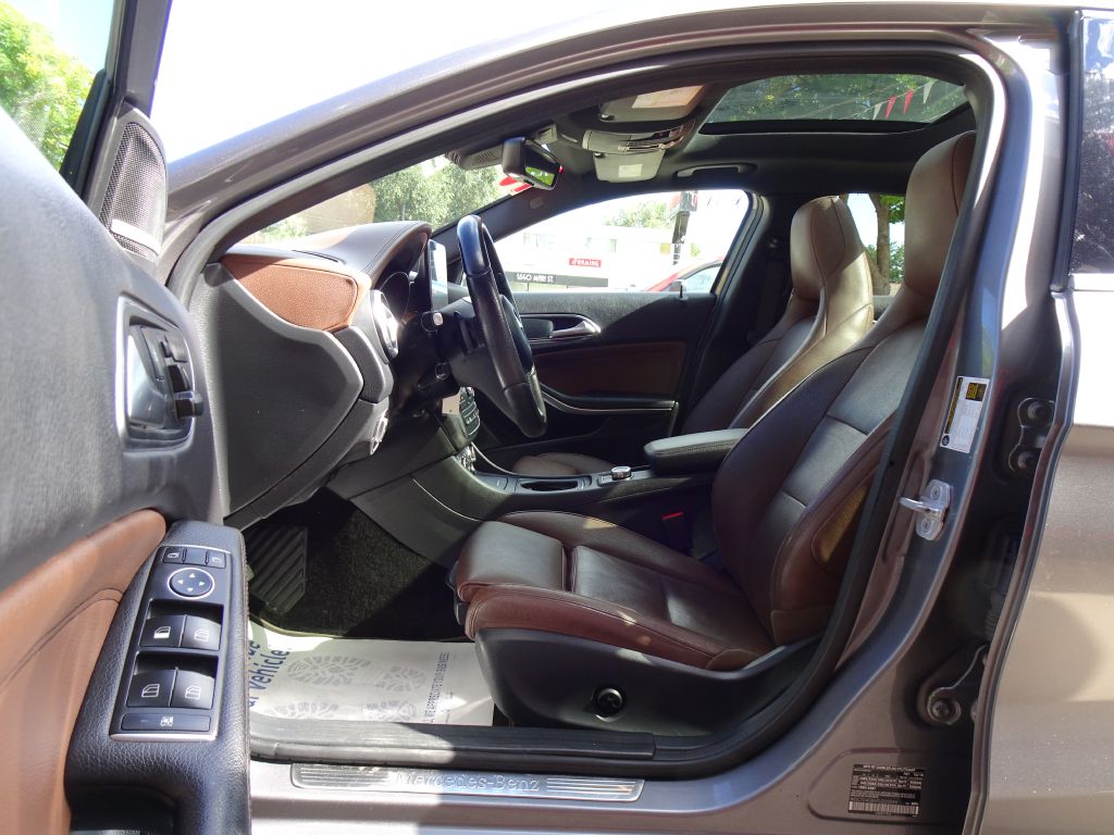 Photo 20 of this MERCEDES-BENZ GLA