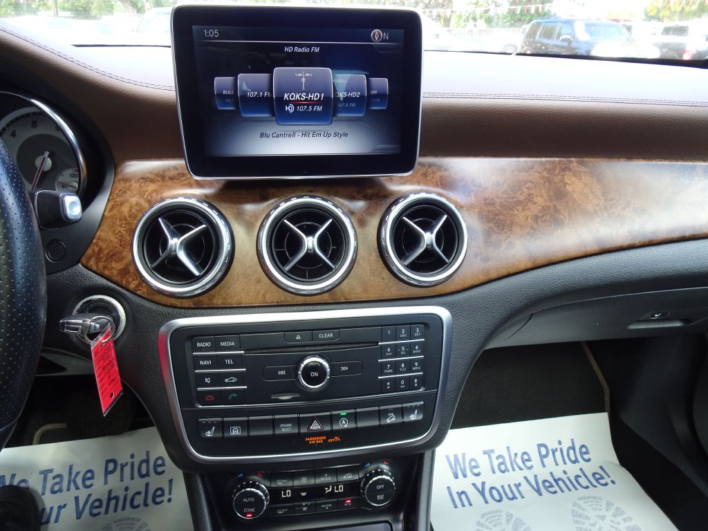 Photo 23 of this MERCEDES-BENZ GLA