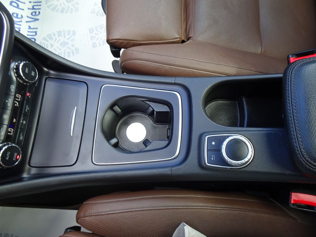 Photo 25 of this MERCEDES-BENZ GLA