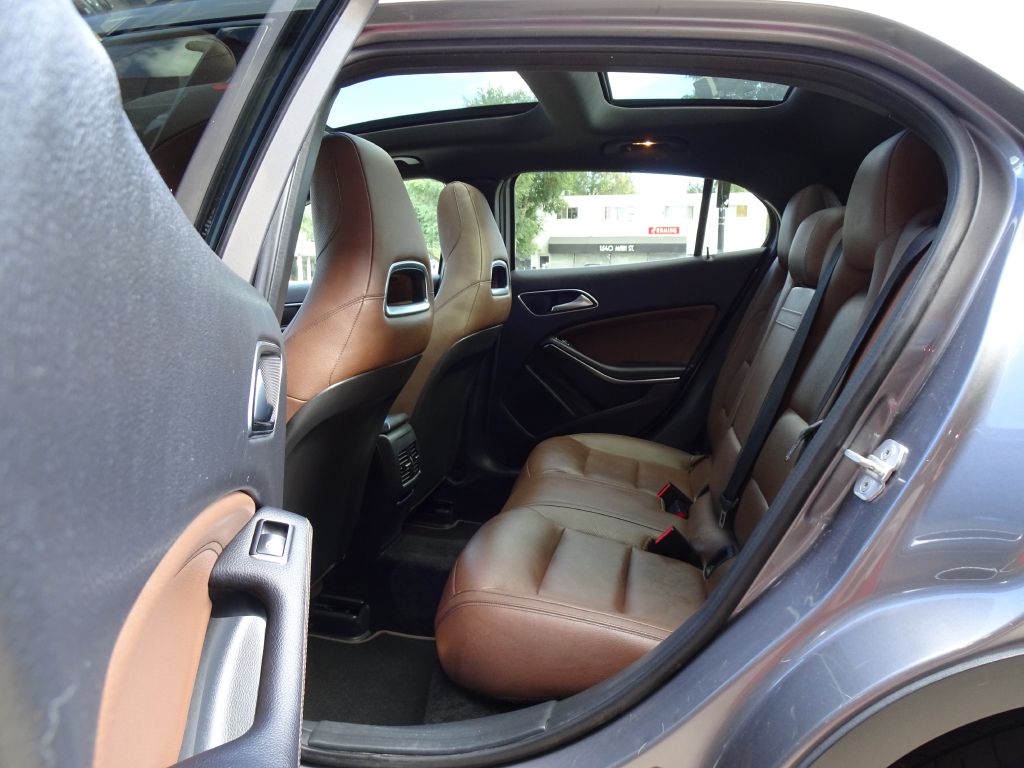 Photo 30 of this MERCEDES-BENZ GLA