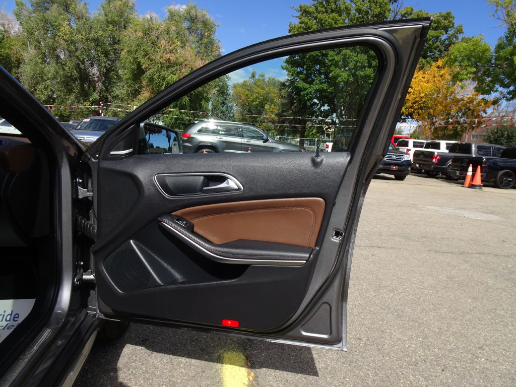 Photo 37 of this MERCEDES-BENZ GLA