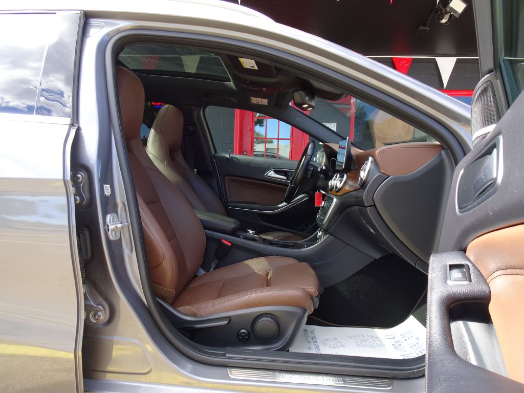 Photo 39 of this MERCEDES-BENZ GLA