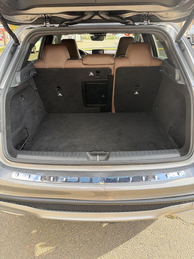 Photo 41 of this MERCEDES-BENZ GLA
