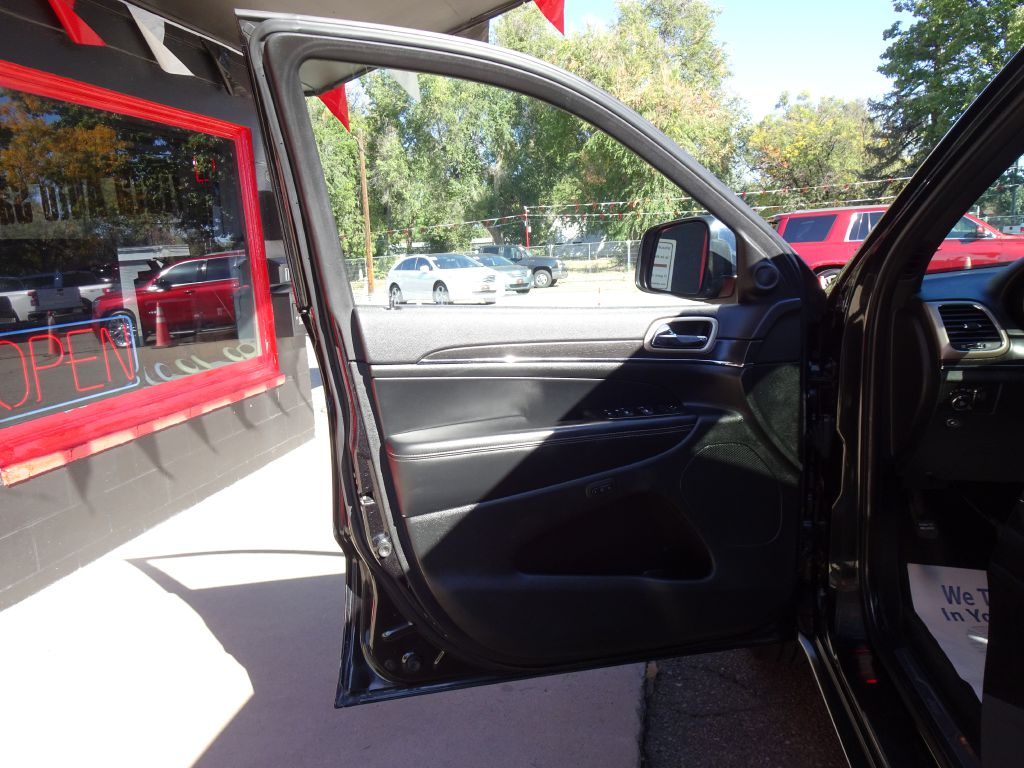 Photo 18 of this JEEP GRAND CHEROKEE