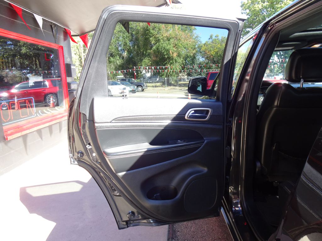 Photo 28 of this JEEP GRAND CHEROKEE