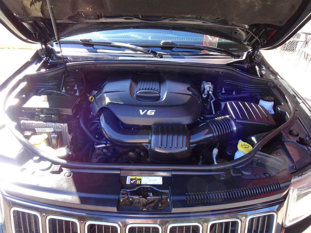 Photo 43 of this JEEP GRAND CHEROKEE