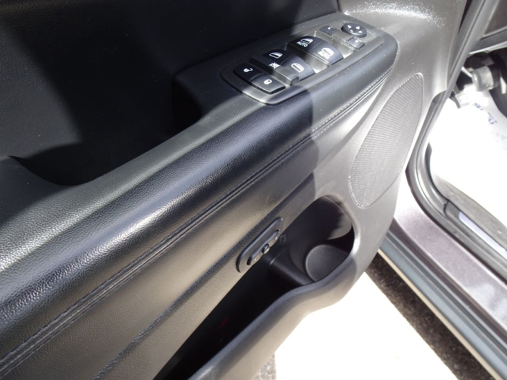Photo 19 of this JEEP GRAND CHEROKEE