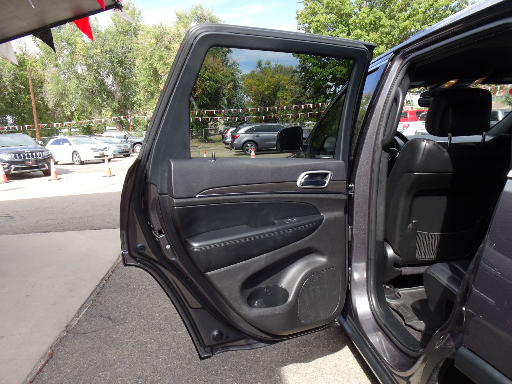 Photo 27 of this JEEP GRAND CHEROKEE
