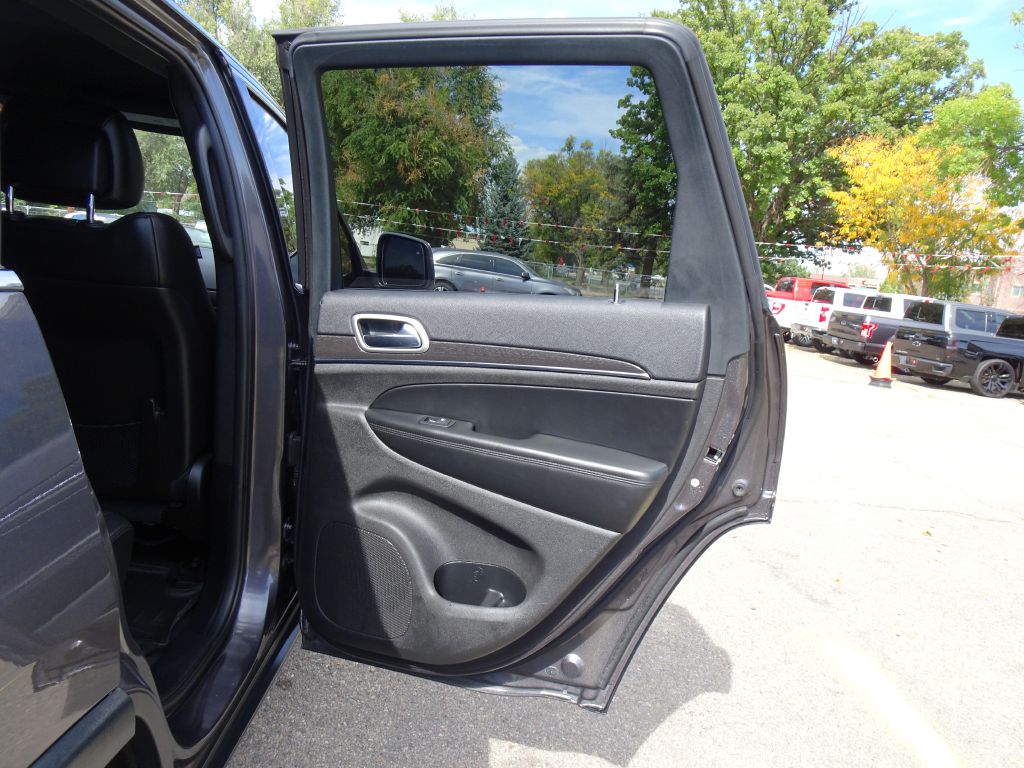 Photo 36 of this JEEP GRAND CHEROKEE