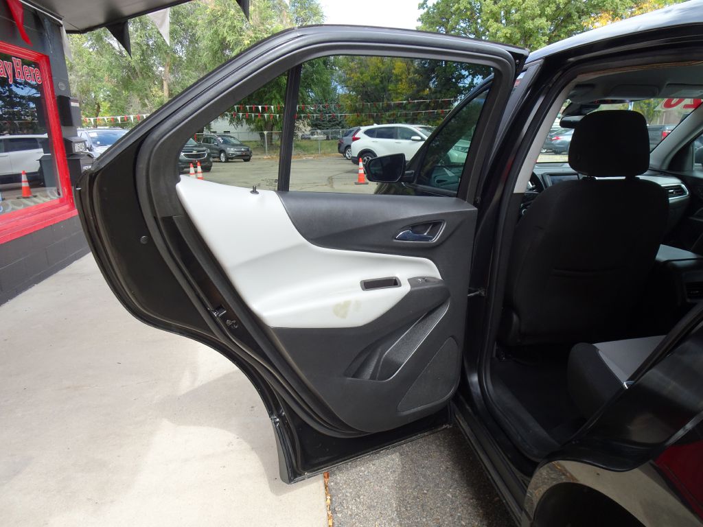 Photo 27 of this CHEVROLET EQUINOX