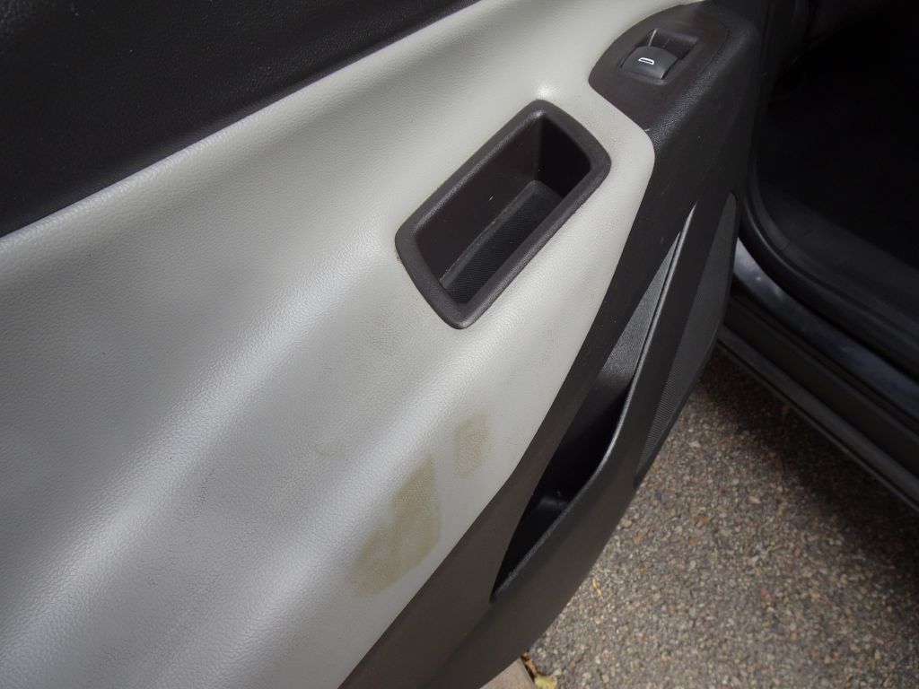 Photo 28 of this CHEVROLET EQUINOX