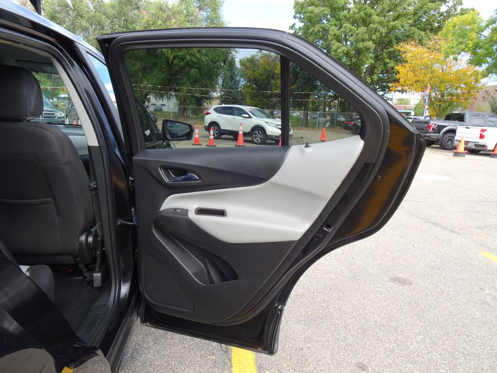 Photo 31 of this CHEVROLET EQUINOX