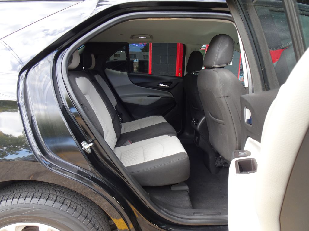 Photo 33 of this CHEVROLET EQUINOX