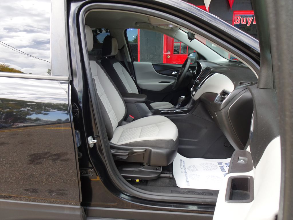 Photo 36 of this CHEVROLET EQUINOX