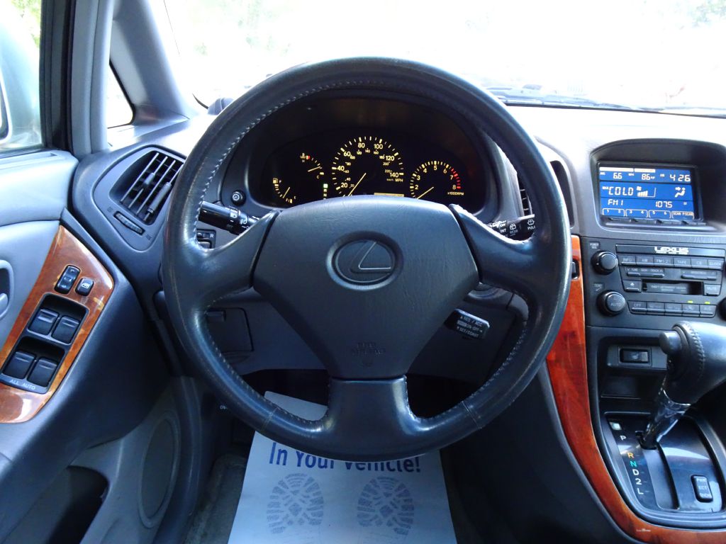 Photo 21 of this LEXUS RX