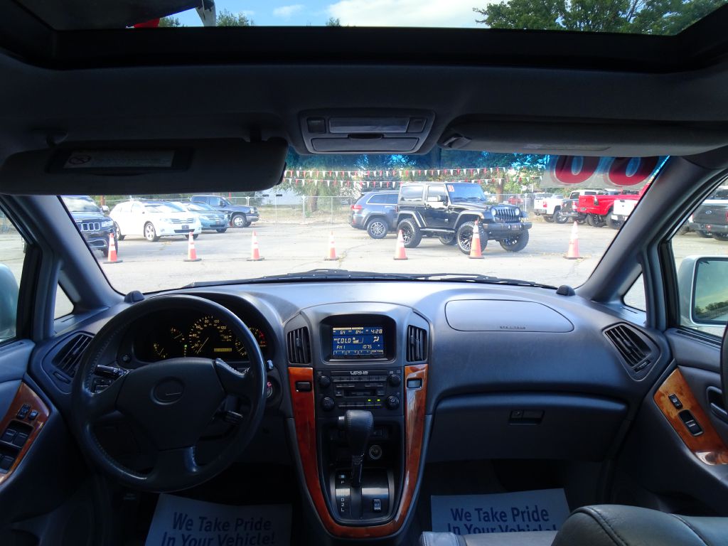 Photo 29 of this LEXUS RX