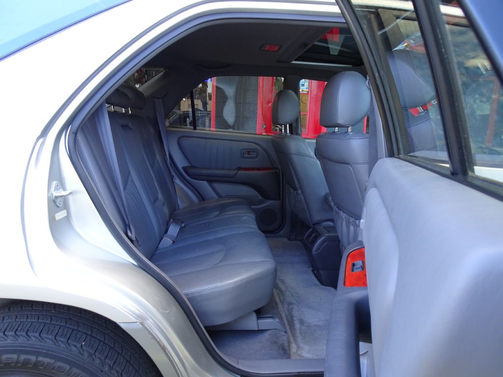 Photo 33 of this LEXUS RX