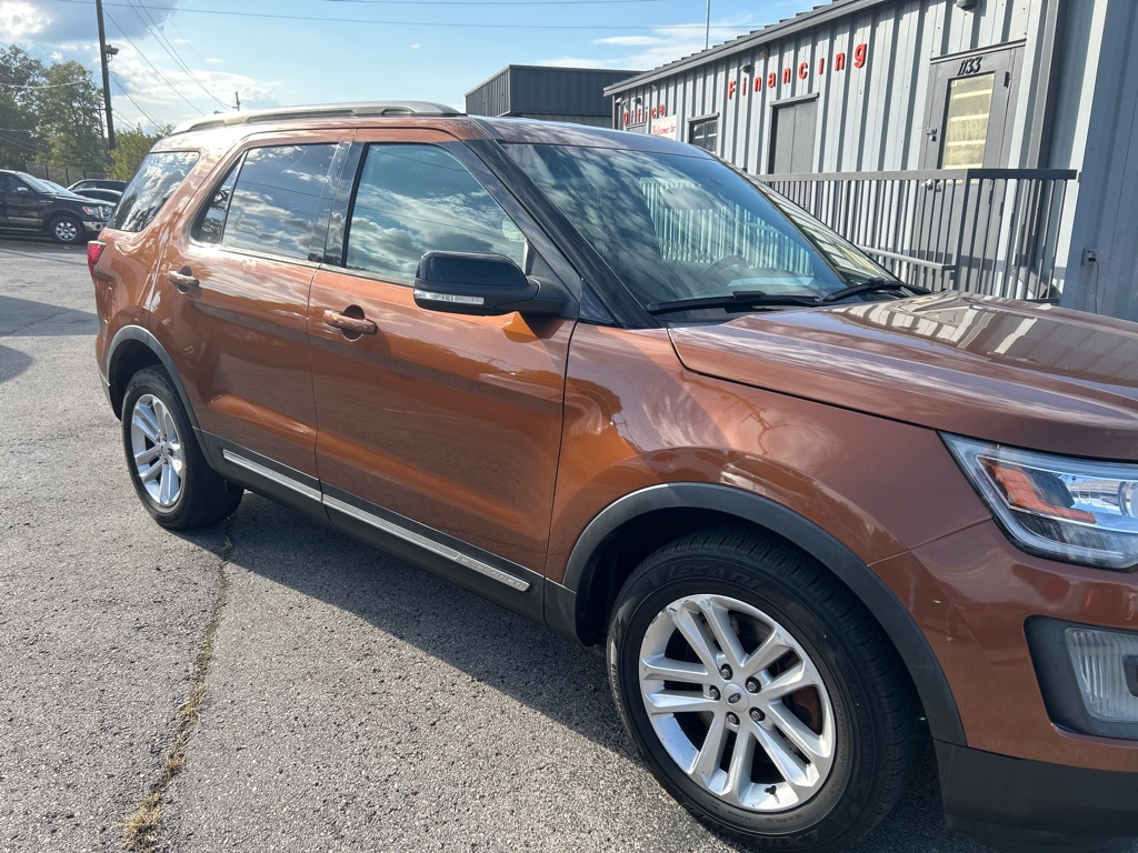 Photo 3 of this FORD EXPLORER