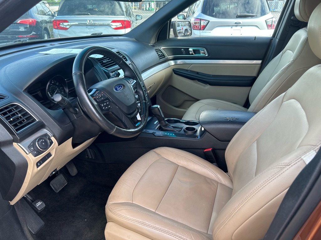 Photo 5 of this FORD EXPLORER