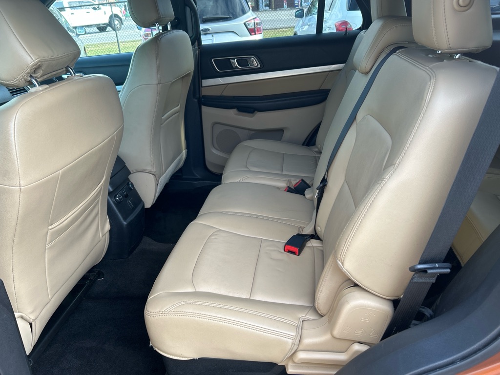 Photo 6 of this FORD EXPLORER