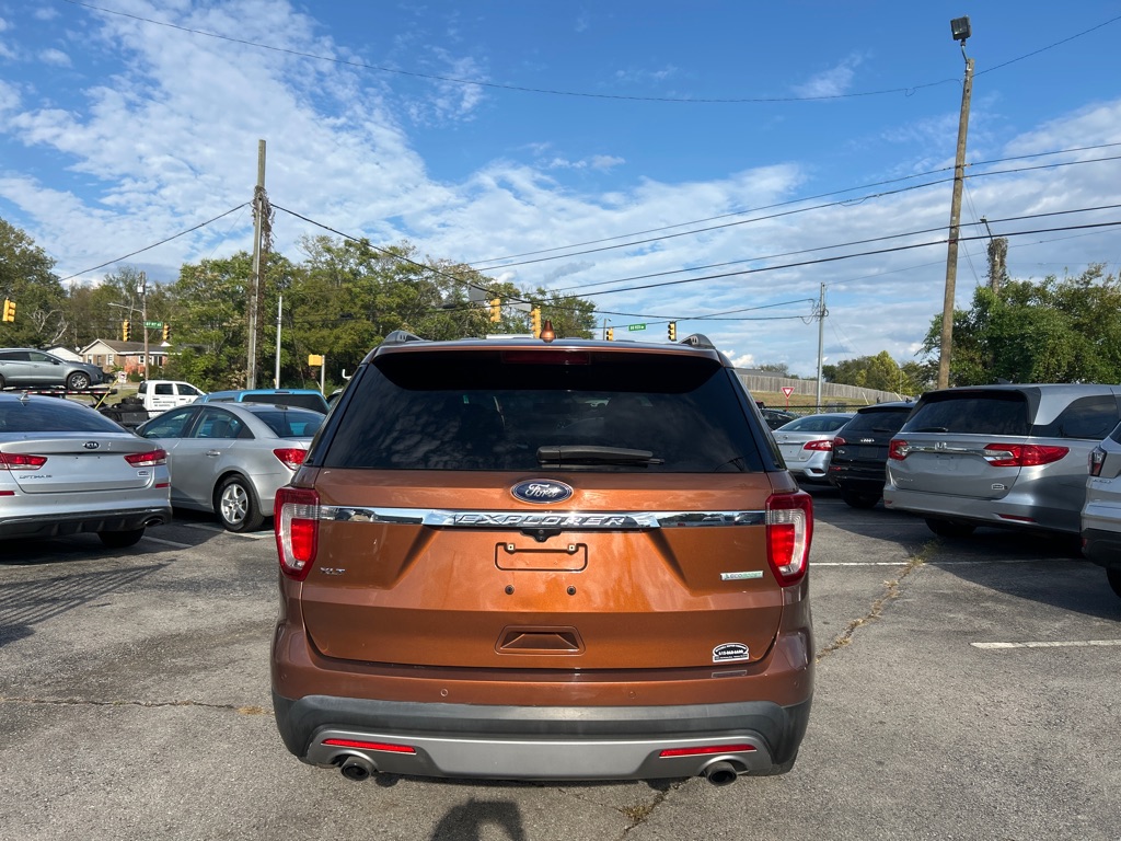 Photo 4 of this FORD EXPLORER