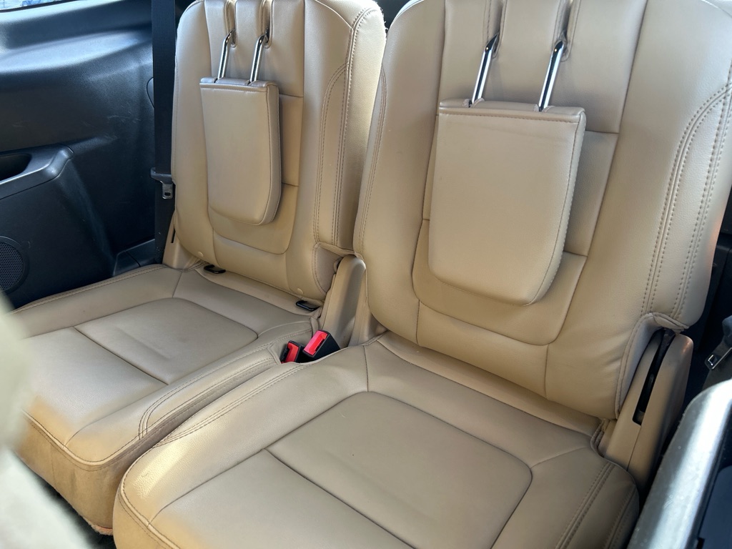 Photo 7 of this FORD EXPLORER