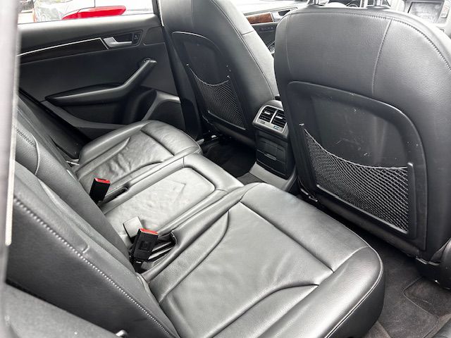 Photo 11 of this AUDI Q5