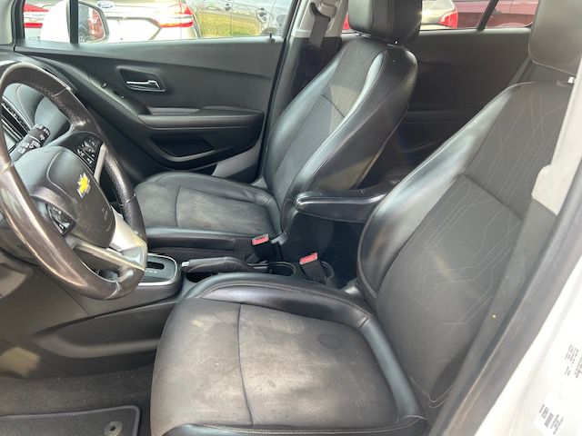 Photo 8 of this CHEVROLET TRAX