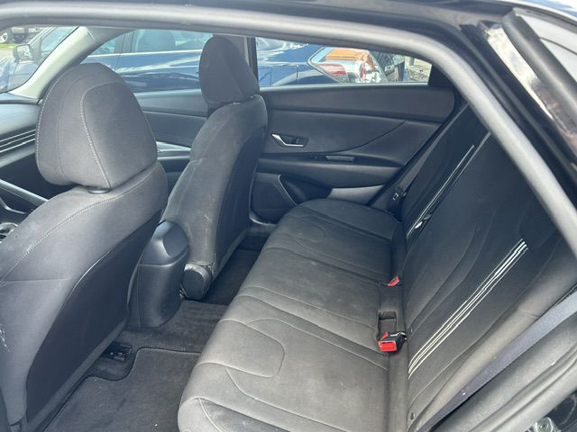 Photo 5 of this HYUNDAI ELANTRA