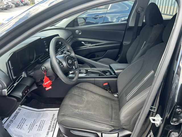 Photo 3 of this HYUNDAI ELANTRA