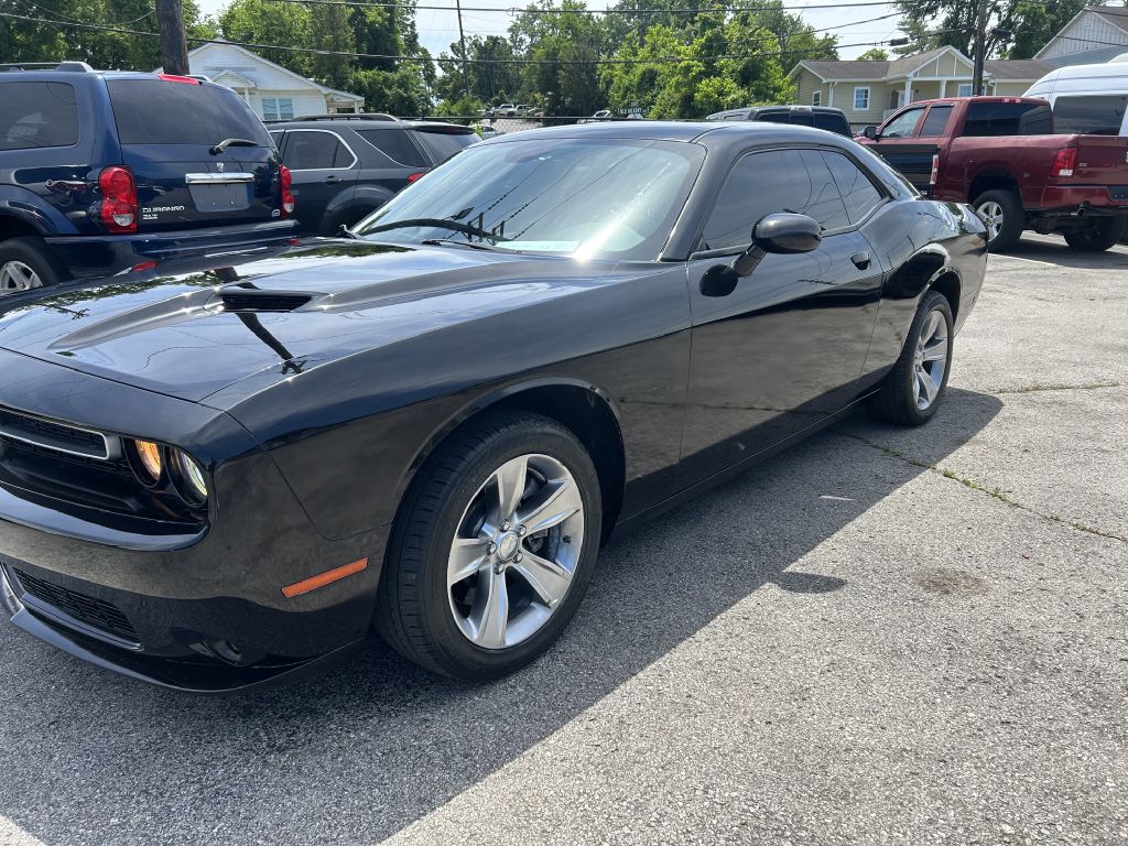 2016 Dodge Challenger SXT's photo