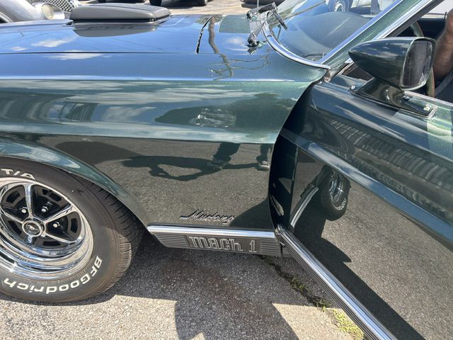 Photo 2 of this FORD MUSTANG