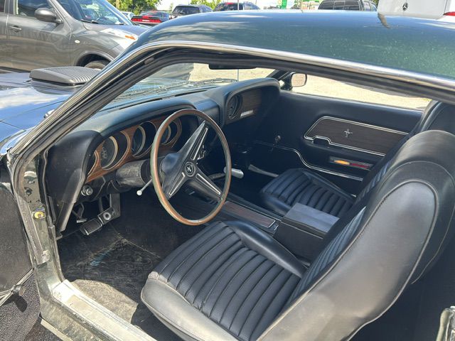 Photo 3 of this FORD MUSTANG