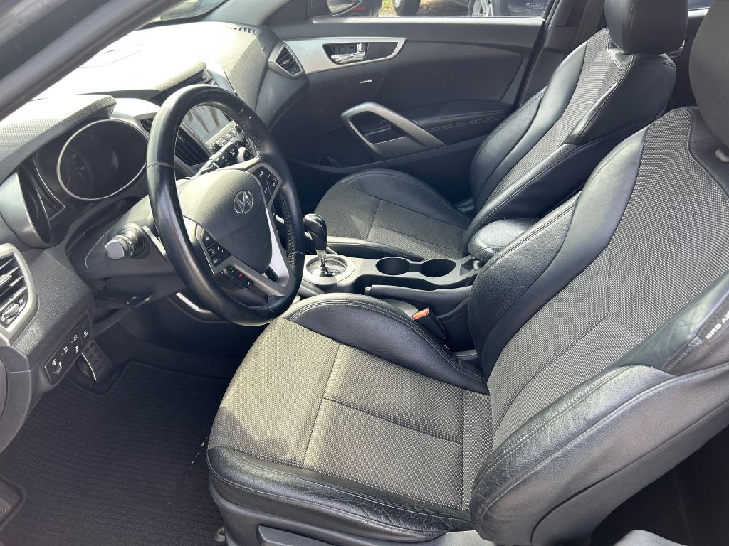 Photo 4 of this HYUNDAI VELOSTER