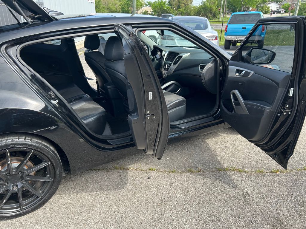 Photo 8 of this HYUNDAI VELOSTER