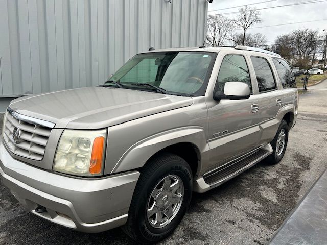 2004 Cadillac Escalade Base's photo